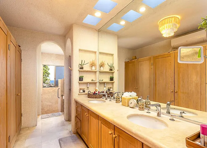 Сasa de vacaciones Chic 5br Oceanview With Pool In Pedregal